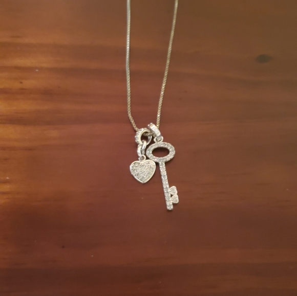 💚💚Heart and key necklace - Picture 2 of 3